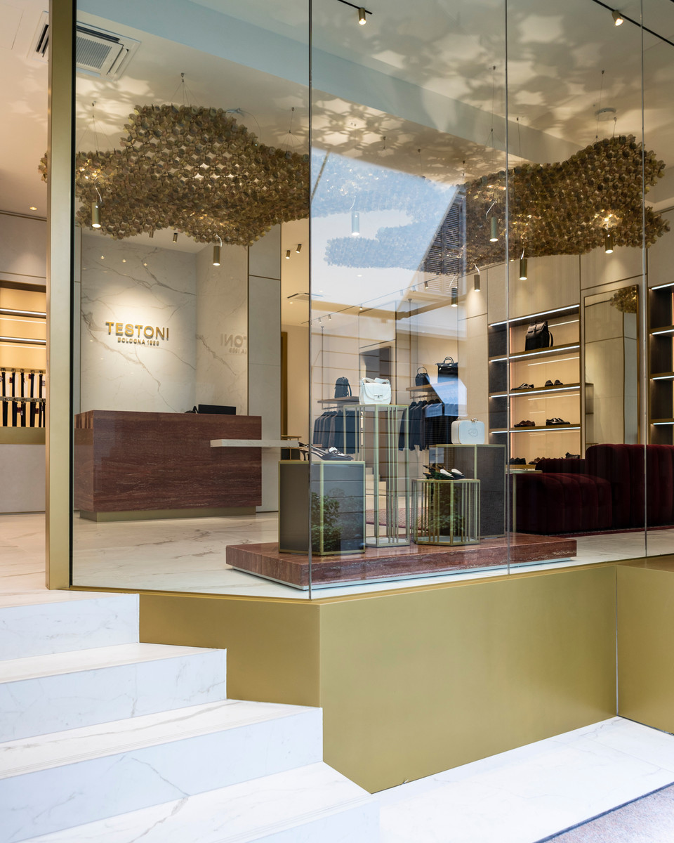 Common projects online flagship store